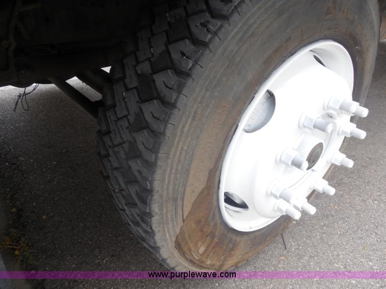 image for item I1322 2004 International DuraStar 4400 flatbed truck