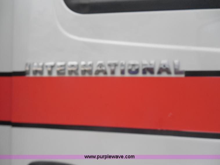 image for item I1322 2004 International DuraStar 4400 flatbed truck