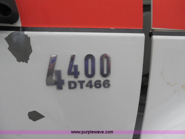 image for item I1322 2004 International DuraStar 4400 flatbed truck