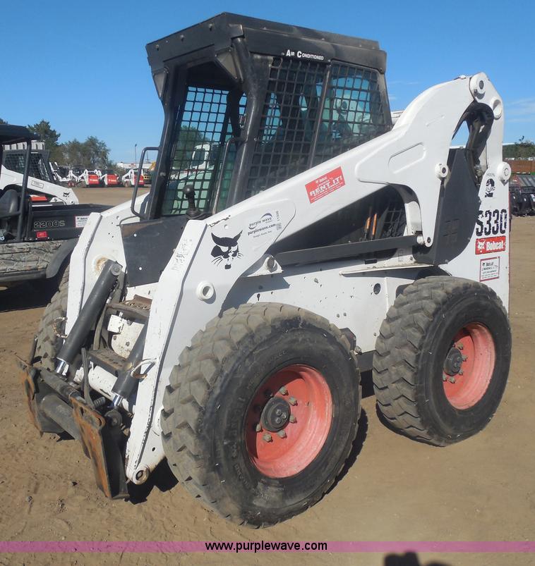 image for item I1326 2007 Bobcat S330 skid steer