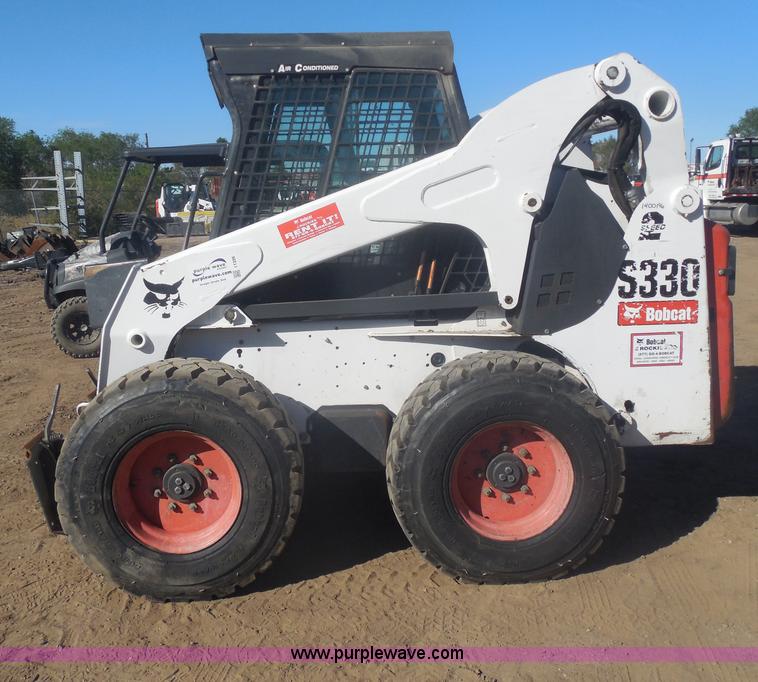 image for item I1326 2007 Bobcat S330 skid steer