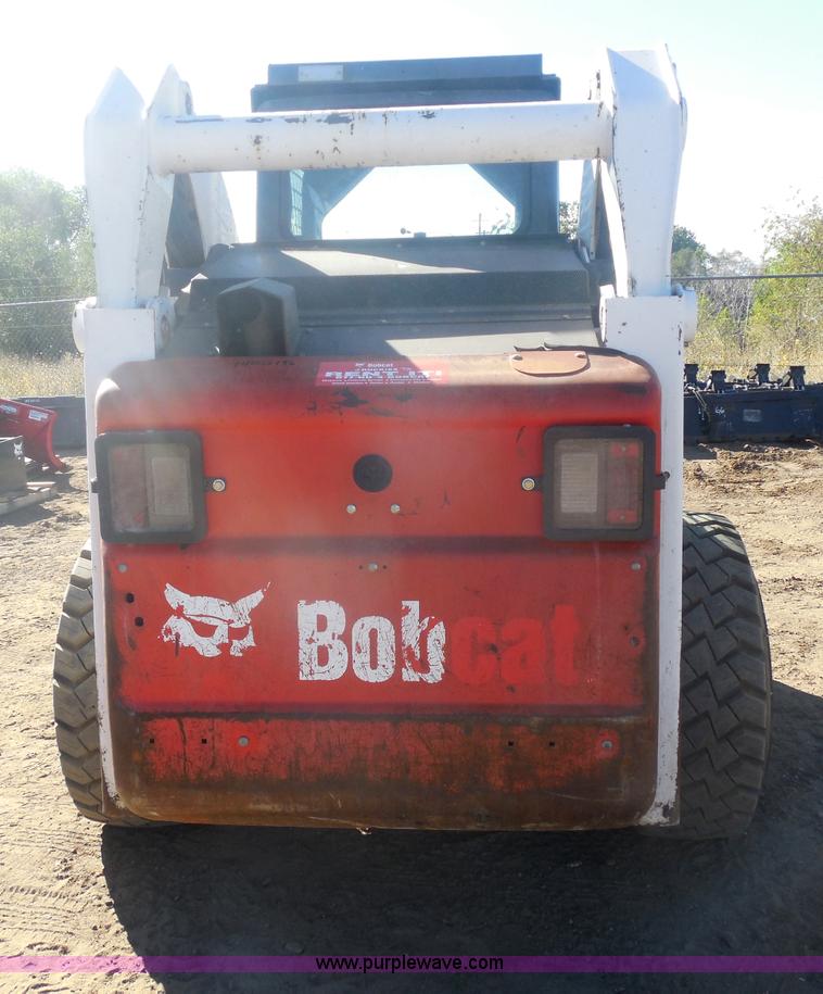 image for item I1326 2007 Bobcat S330 skid steer