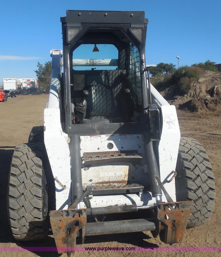 image for item I1326 2007 Bobcat S330 skid steer