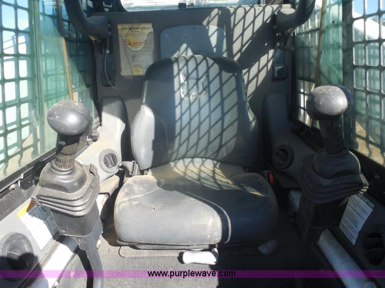 image for item I1326 2007 Bobcat S330 skid steer