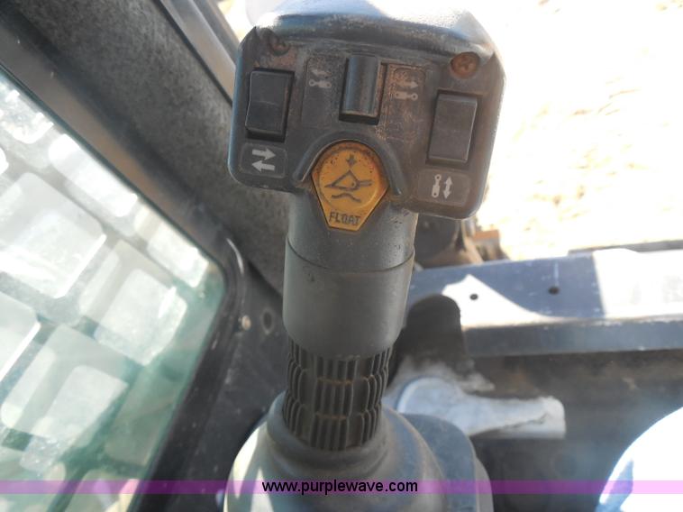 image for item I1326 2007 Bobcat S330 skid steer