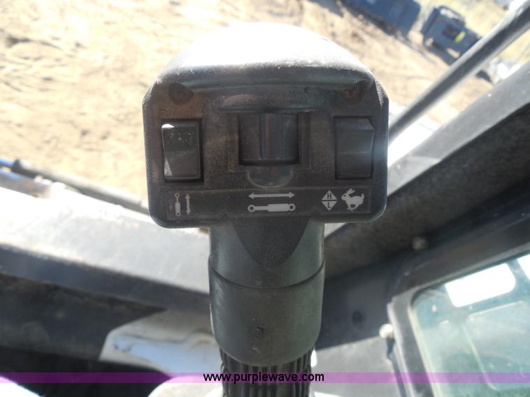 image for item I1326 2007 Bobcat S330 skid steer