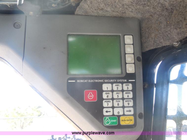 image for item I1326 2007 Bobcat S330 skid steer