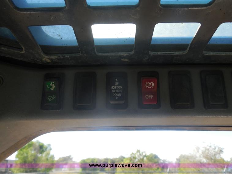 image for item I1326 2007 Bobcat S330 skid steer