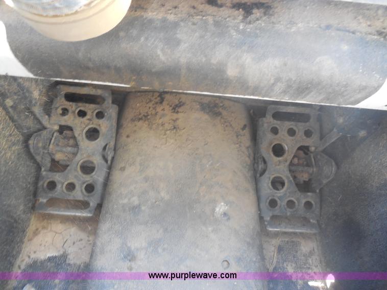 image for item I1326 2007 Bobcat S330 skid steer