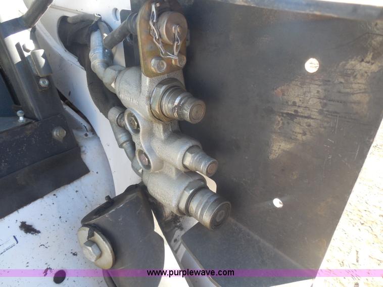 image for item I1326 2007 Bobcat S330 skid steer