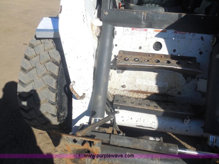 image for item I1326 2007 Bobcat S330 skid steer