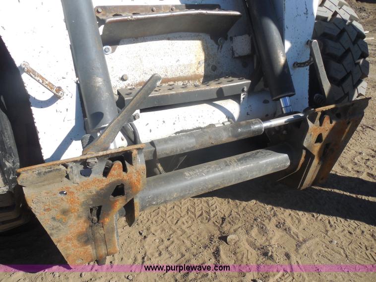image for item I1326 2007 Bobcat S330 skid steer