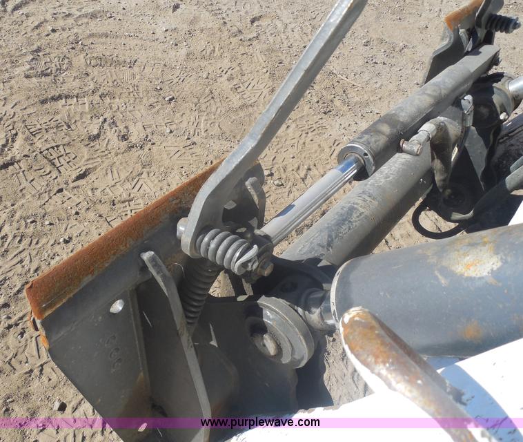 image for item I1326 2007 Bobcat S330 skid steer