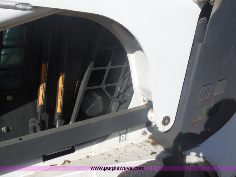 image for item I1326 2007 Bobcat S330 skid steer