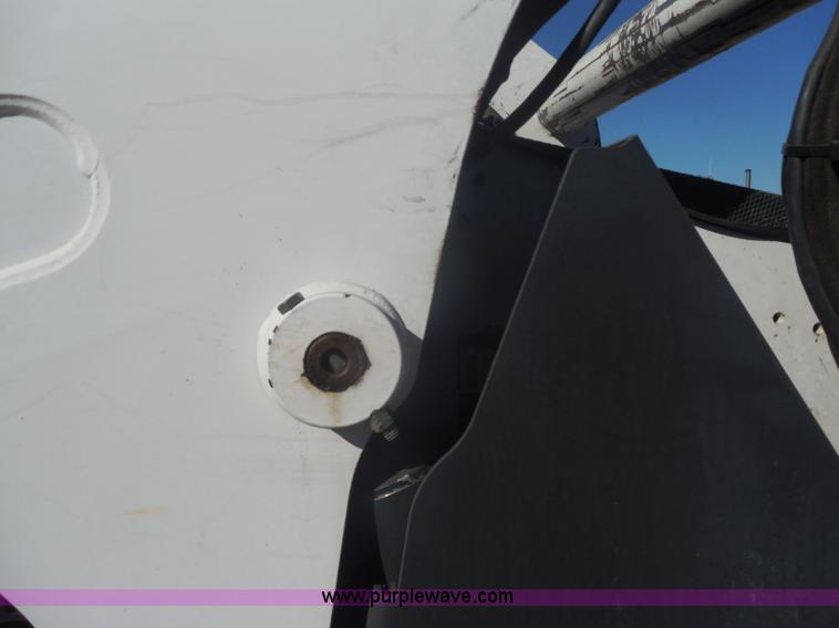 image for item I1326 2007 Bobcat S330 skid steer