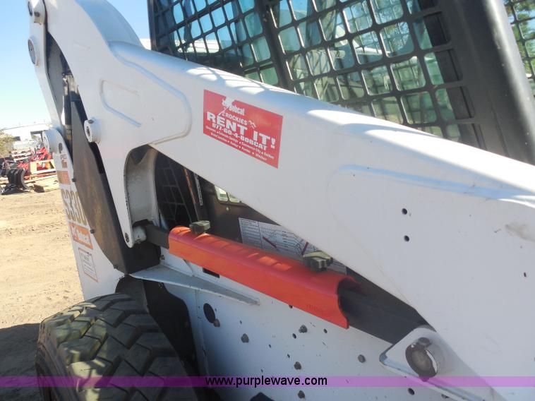 image for item I1326 2007 Bobcat S330 skid steer