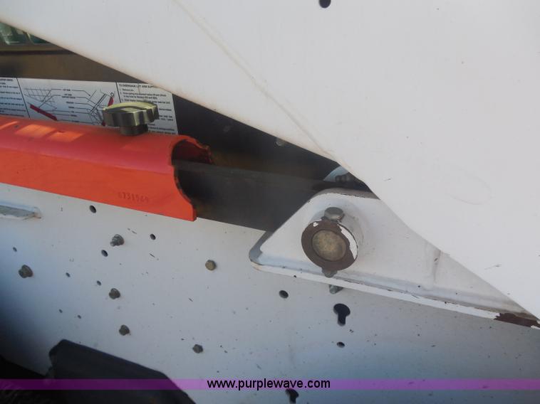 image for item I1326 2007 Bobcat S330 skid steer