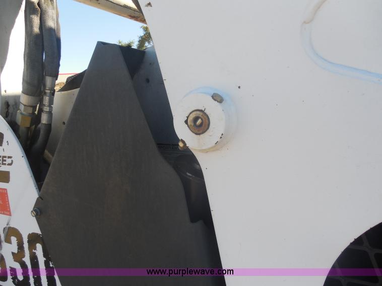 image for item I1326 2007 Bobcat S330 skid steer