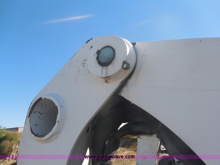 image for item I1326 2007 Bobcat S330 skid steer