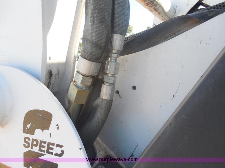 image for item I1326 2007 Bobcat S330 skid steer