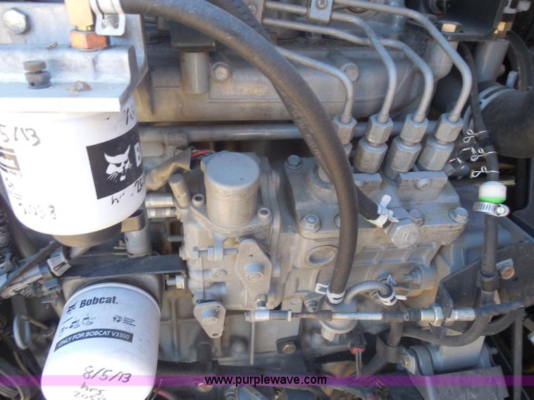 image for item I1326 2007 Bobcat S330 skid steer