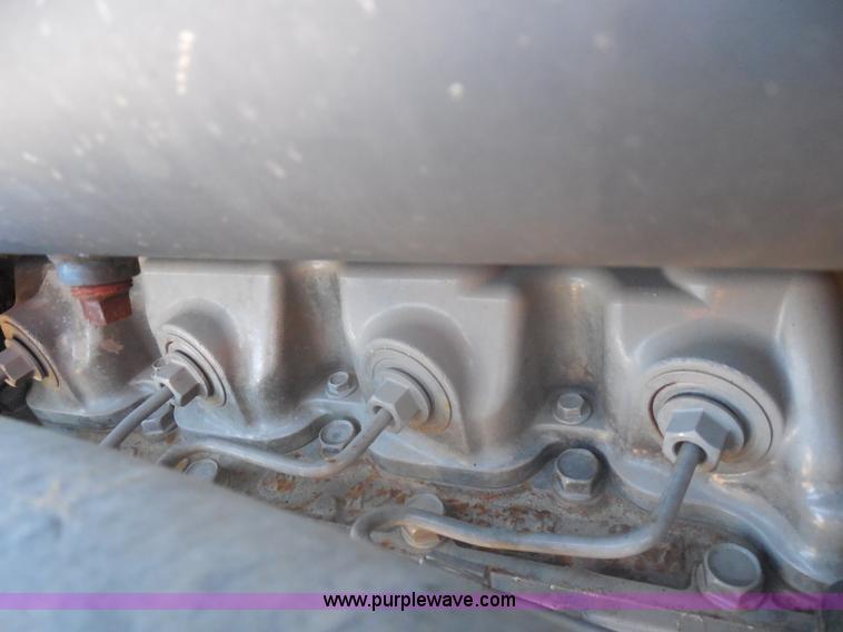 image for item I1326 2007 Bobcat S330 skid steer