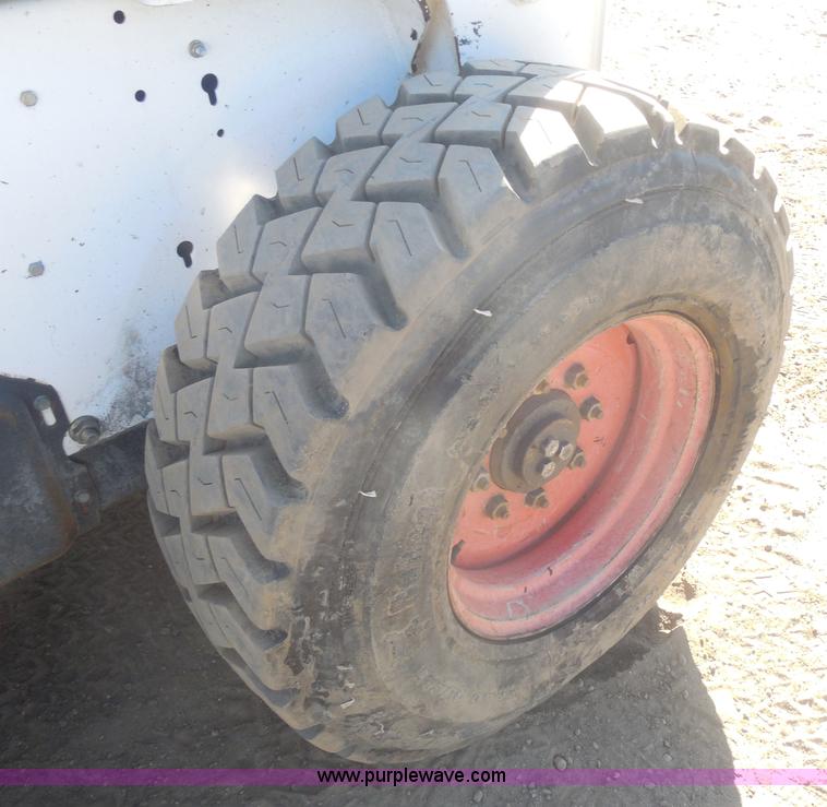 image for item I1326 2007 Bobcat S330 skid steer