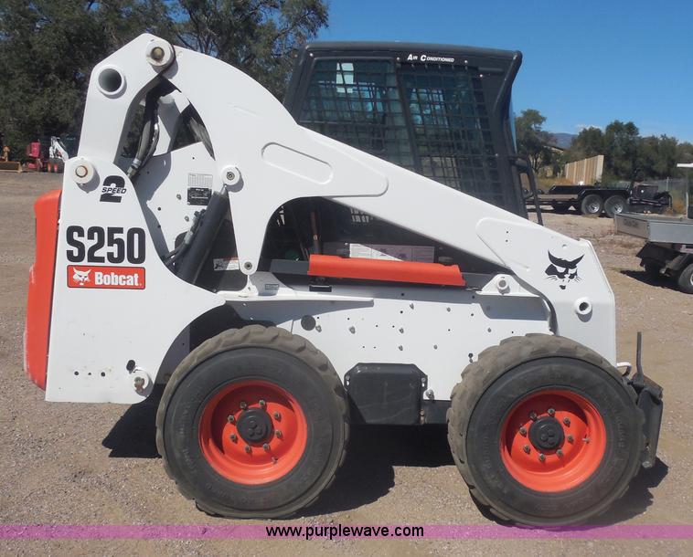 image for item I1329 2009 Bobcat S250 skid steer