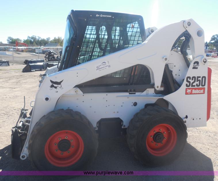 image for item I1329 2009 Bobcat S250 skid steer
