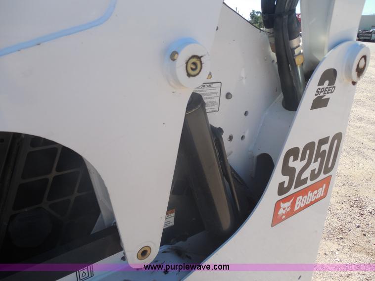 image for item I1329 2009 Bobcat S250 skid steer
