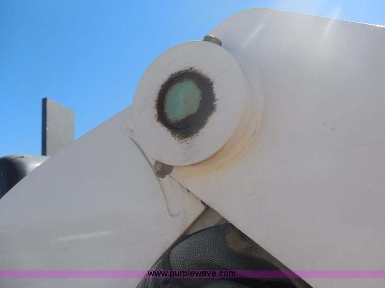 image for item I1329 2009 Bobcat S250 skid steer