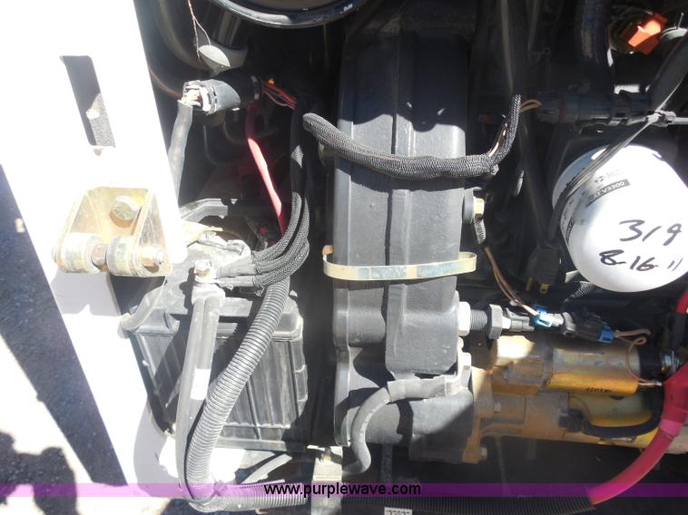 image for item I1329 2009 Bobcat S250 skid steer