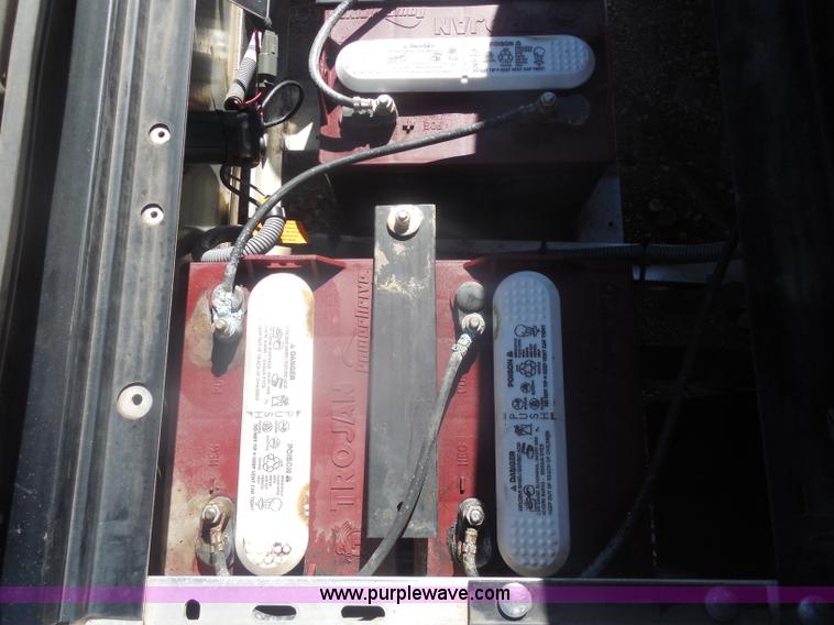 image for item I1330 2008 Club Car utility vehicle