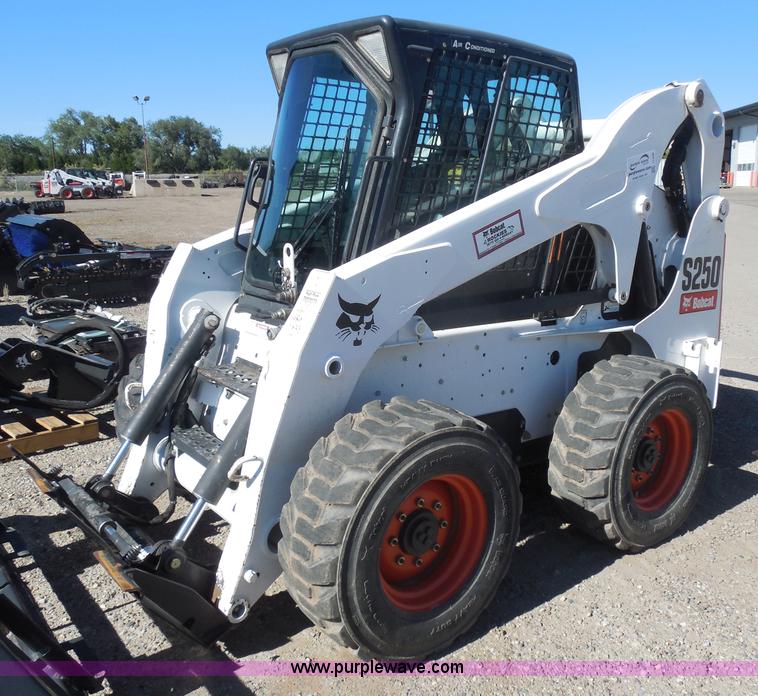 image for item I1340 2010 Bobcat S250 skid steer