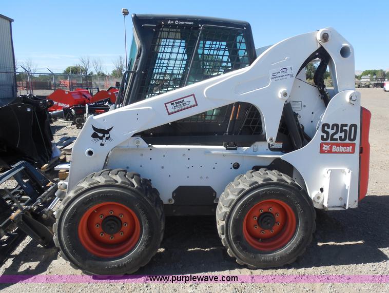 image for item I1340 2010 Bobcat S250 skid steer