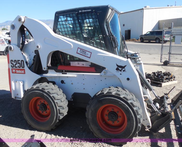 image for item I1340 2010 Bobcat S250 skid steer