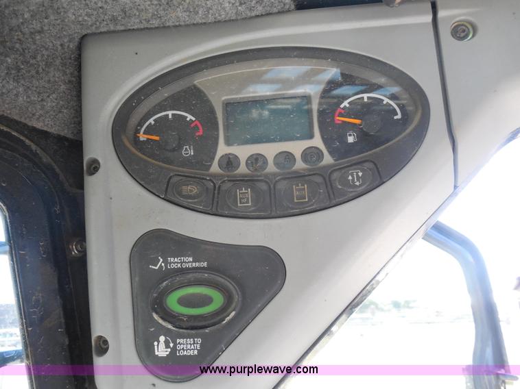 image for item I1340 2010 Bobcat S250 skid steer