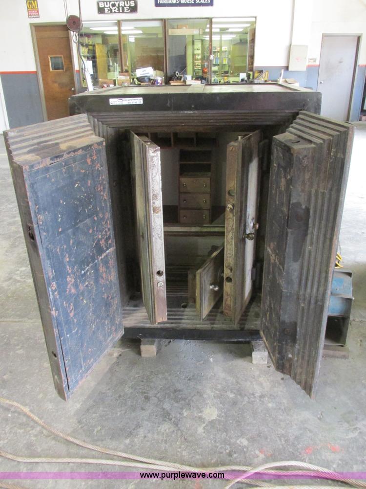 image for item AK9798 Three combination door safe