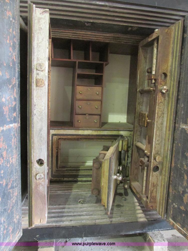 image for item AK9798 Three combination door safe