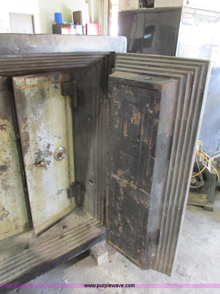 image for item AK9798 Three combination door safe