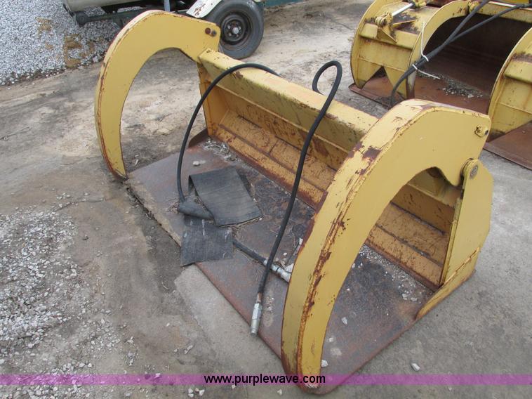 image for item AK9824 Universal skid steer grapple bucket