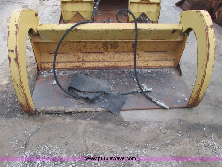 image for item AK9824 Universal skid steer grapple bucket
