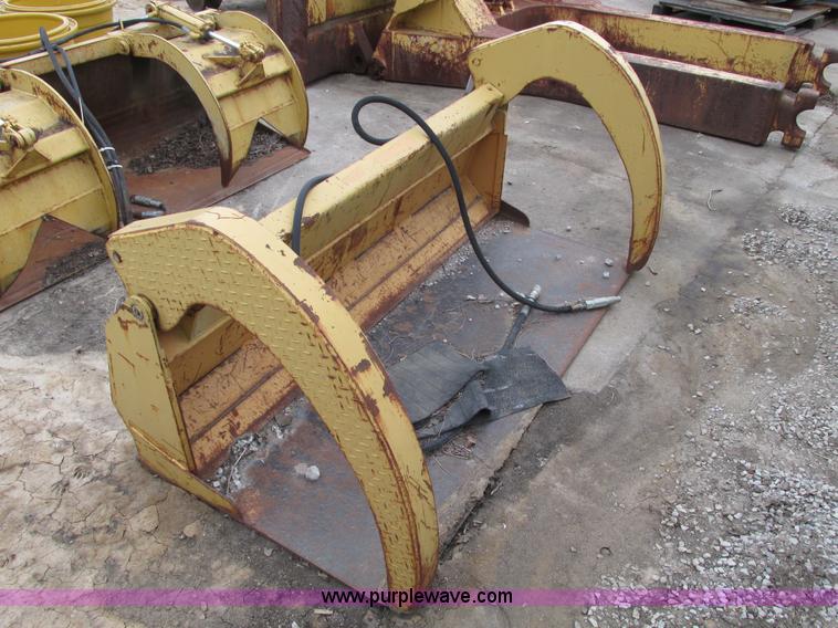 image for item AK9824 Universal skid steer grapple bucket