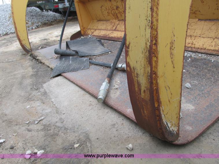 image for item AK9824 Universal skid steer grapple bucket