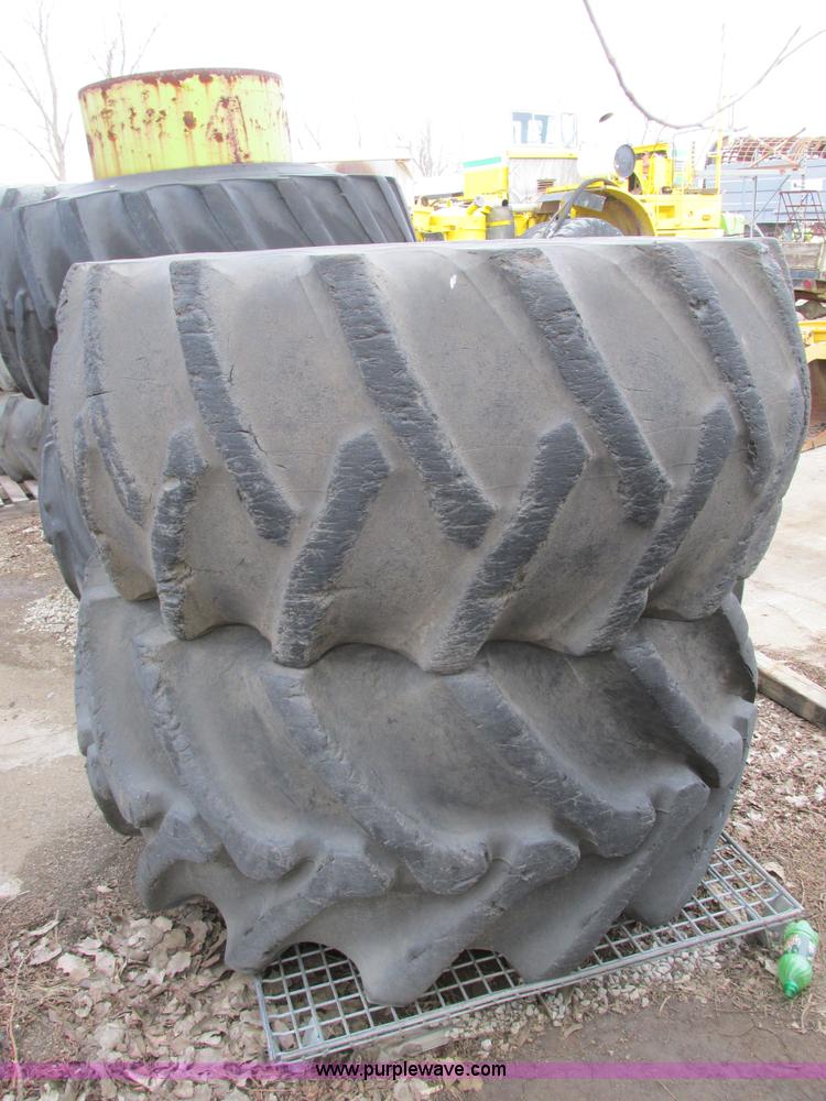 image for item AK9825 (4) 30.5L-32 on 27" wheels