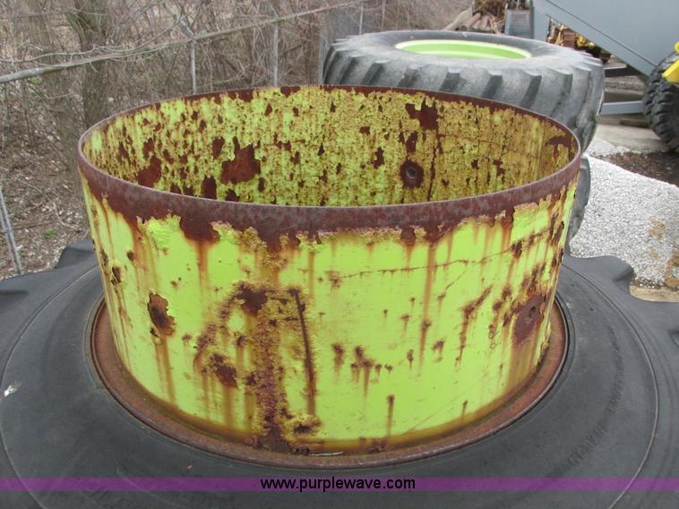 image for item AK9825 (4) 30.5L-32 on 27" wheels