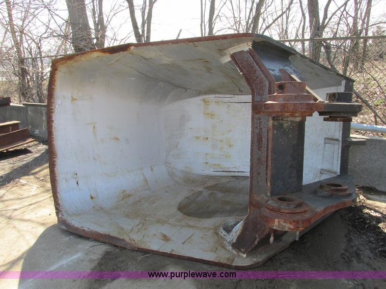 image for item AK9841 69"W excavator sand bucket