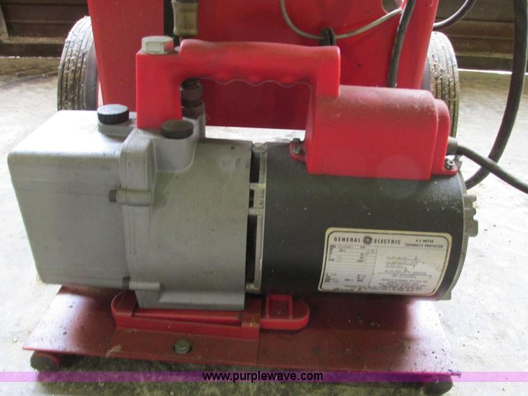 image for item AK9995 Robin Air 134A refrigerant charging station