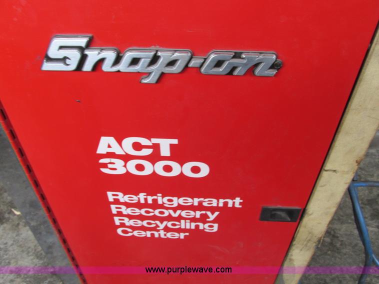 image for item AK9996 Snap-On ACT-3000 refrigerant recovery unit