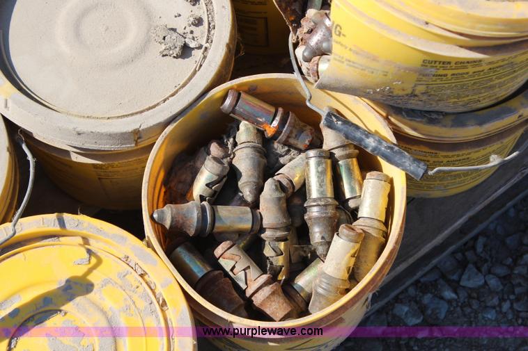 image for item AU9351 Rock saw bits and sockets